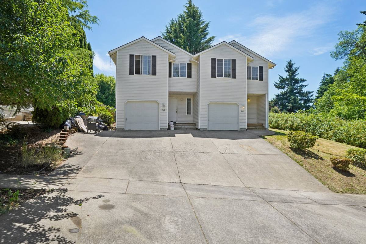 Townhouse for rent at 2118 Baines Blvd, Hubbard, OR 97032