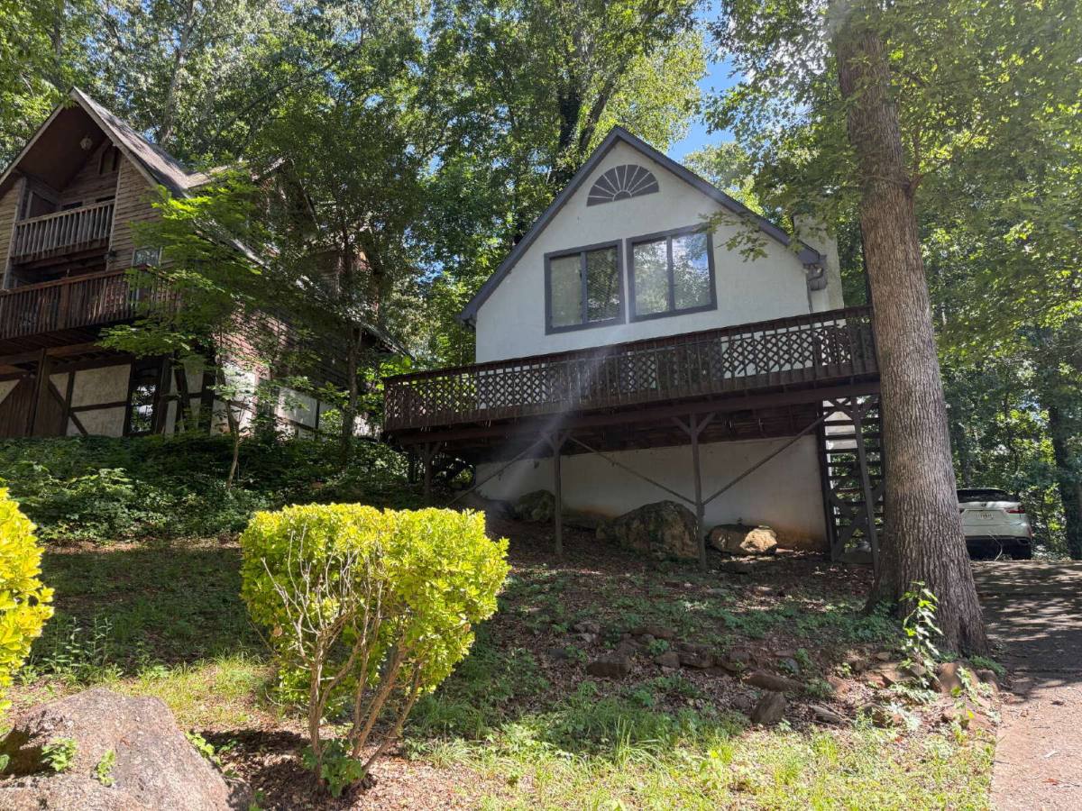 House for rent at 8439 Lake Dr, Snellville, GA 30039