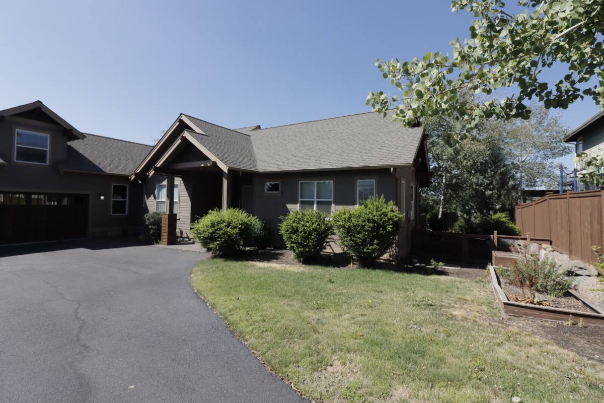 House for rent at 19411 W Campbell Rd, Bend, OR 97702