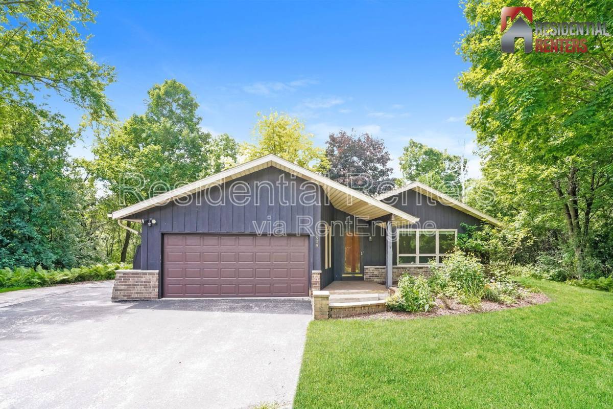 House for rent at 11539 N Parkview Dr, Mequon, WI 53092