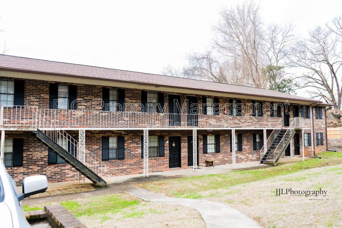 Apartment for rent at 129 Hillcrest Dr #2, Knoxville, TN 37918