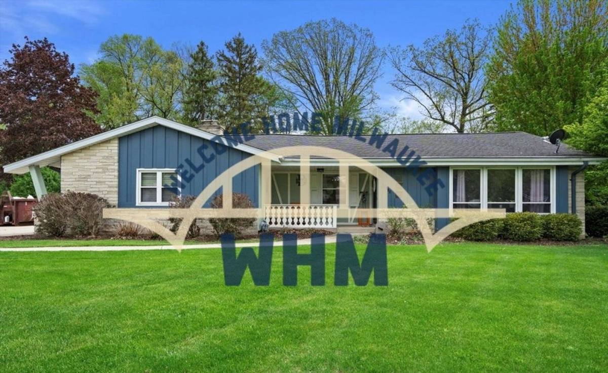 House for rent at 17505 Royalcrest Dr, Brookfield, WI 53045