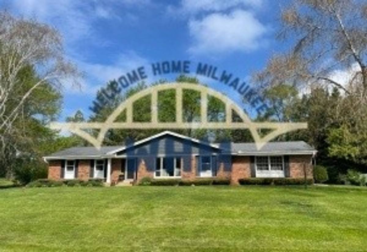 House for rent at 825 Poplar Creek Dr, Brookfield, WI 53045