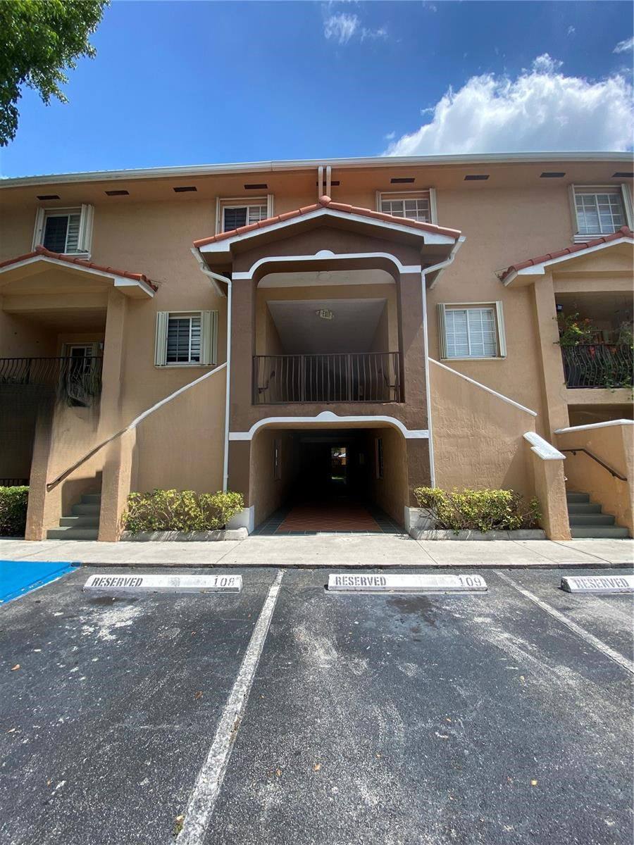 Apartment for rent at 17455 NW 75th Place, Hialeah, FL 33015