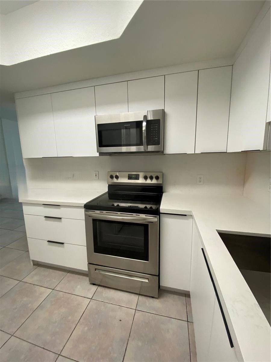 Apartment for rent at 17455 NW 75th Place, Hialeah, FL 33015