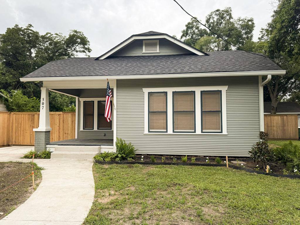 House for rent at 507 W Brazos St, Victoria, TX 77901