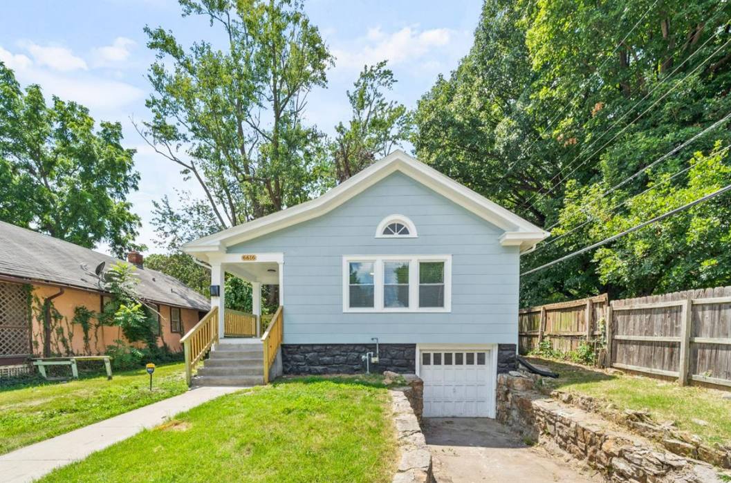House for rent at 6616 Tracy Ave, Kansas City, MO 64131