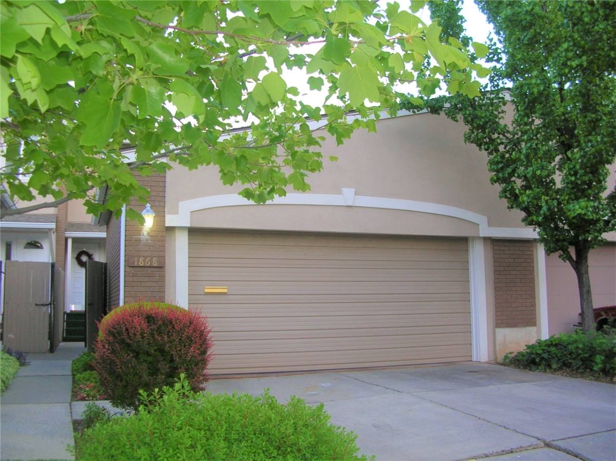 Townhouse for rent at 1868 E Monterey Dr, Salt Lake City, UT 84121