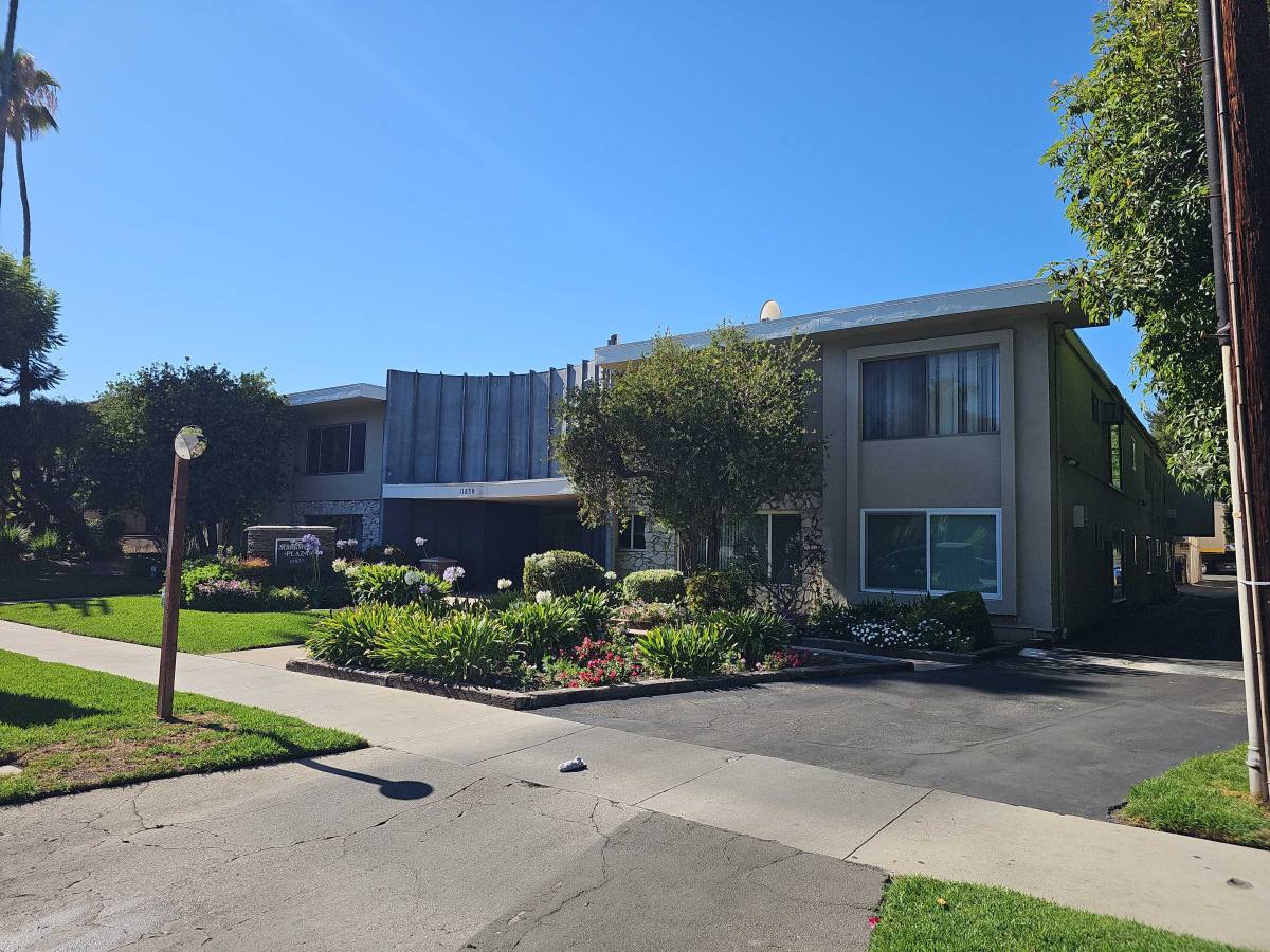 Apartment for rent at 11849 Magnolia Blvd #5, Valley Village, CA 91607