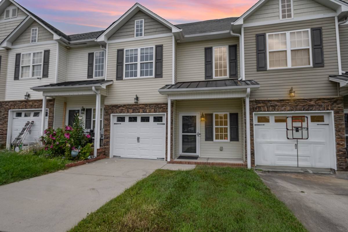 402 Beaumont Circle, Clemmons, NC 27012