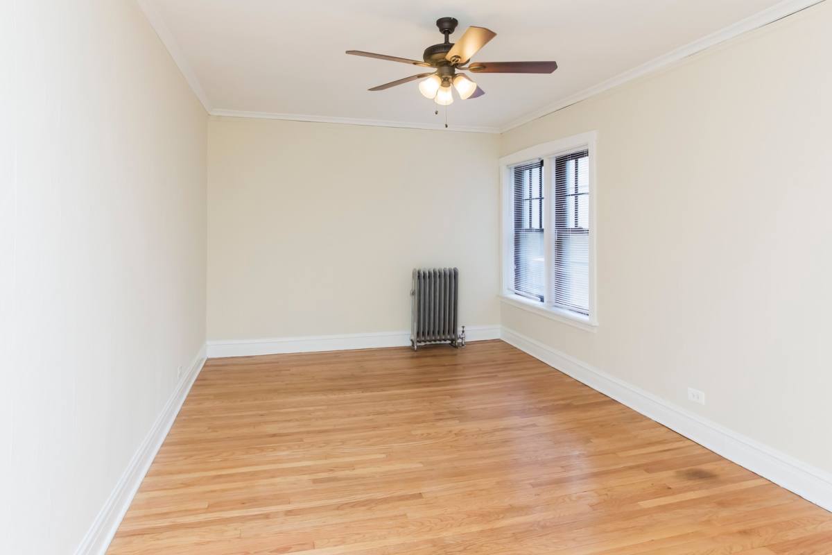 Apartment for rent at 944 S Oak Park Ave, Oak Park, IL 60304