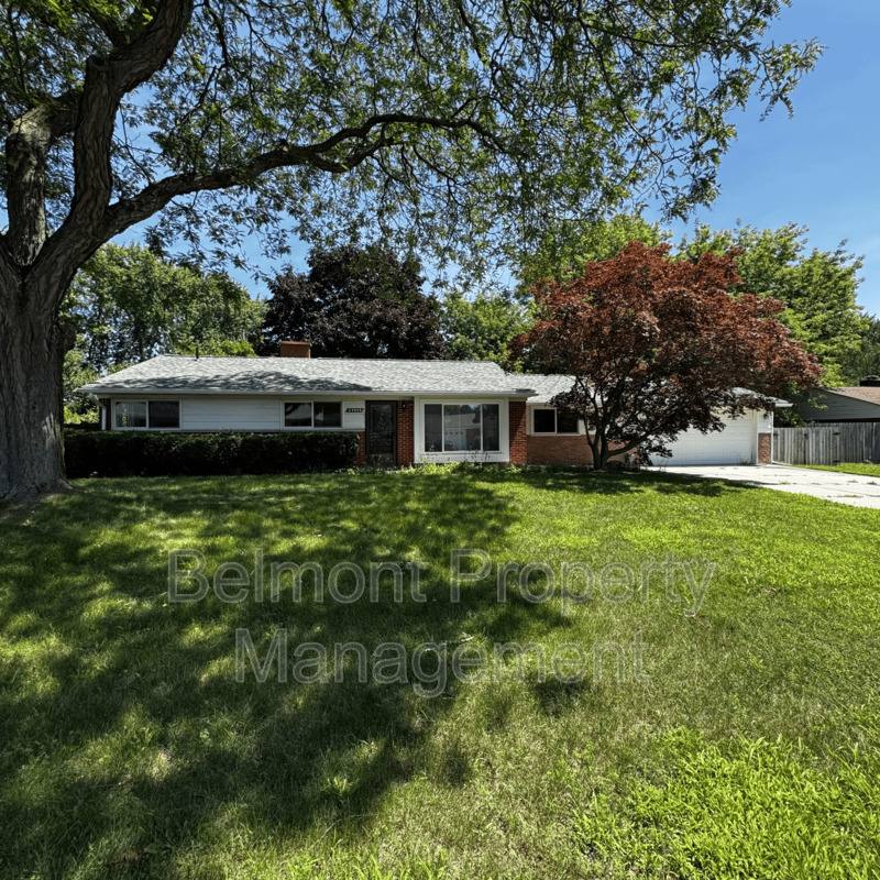 House for rent at 23960 Willowbrook, Novi, MI 48375