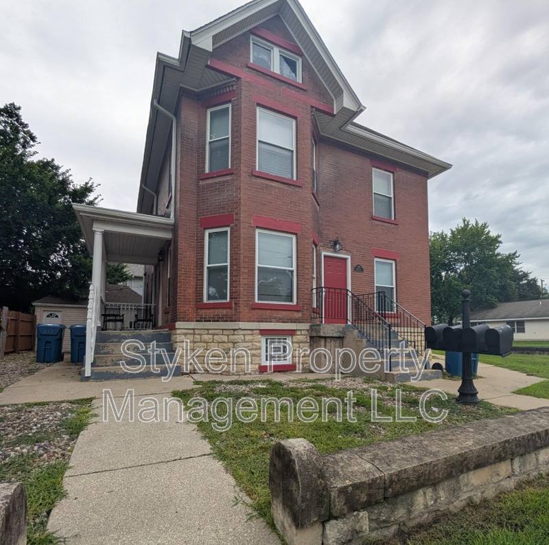Apartment for rent at 325 W Station St #2E, Kankakee, IL 60901