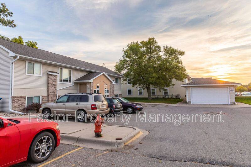 Townhouse for rent at 1310 Warren St #5, Mankato, MN 56001