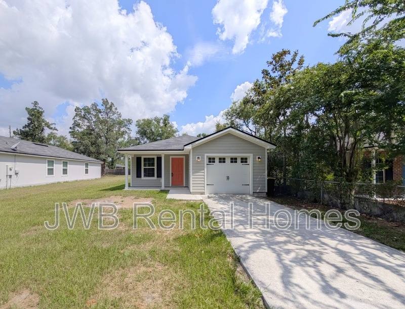 House for rent at 8253 Nussbaum Dr, Jacksonville, FL 32210