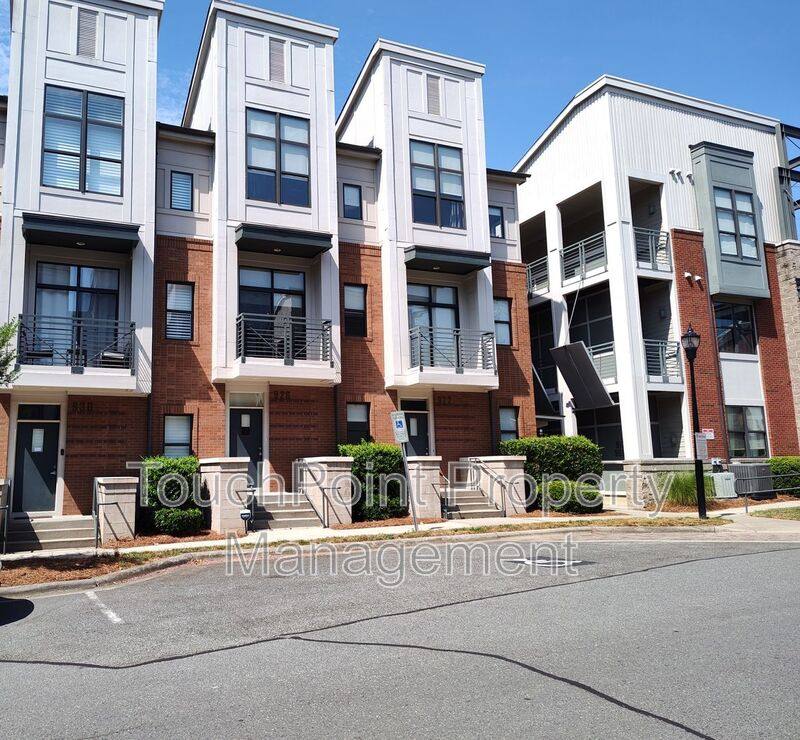 Townhouse for rent at 926 E 8th St, Charlotte, NC 28205