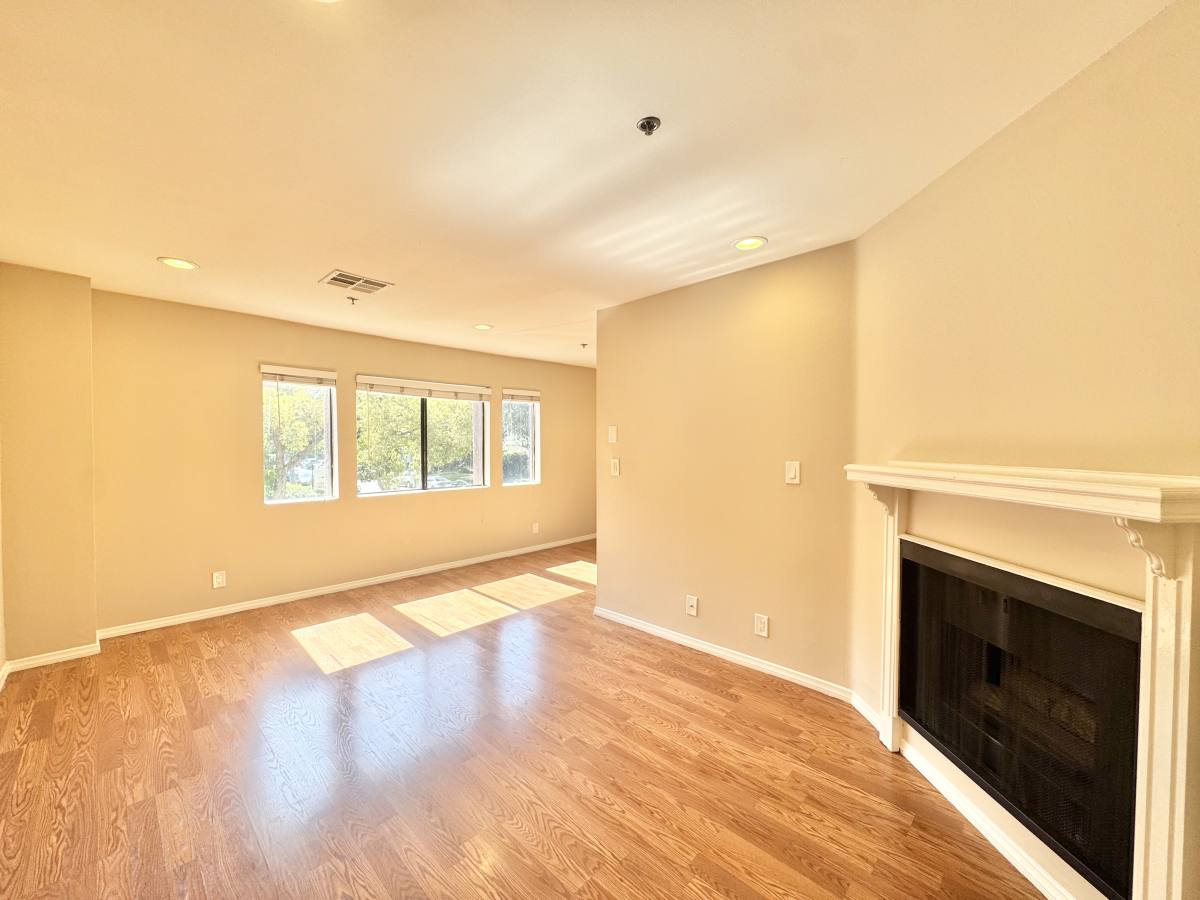 Apartment for rent at 100 N Clark Dr #103, Los Angeles, CA 90048