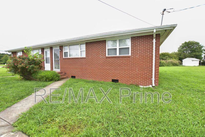 Apartment for rent at 936 & 938 Schumann Dr, Virginia Beach, VA 23454