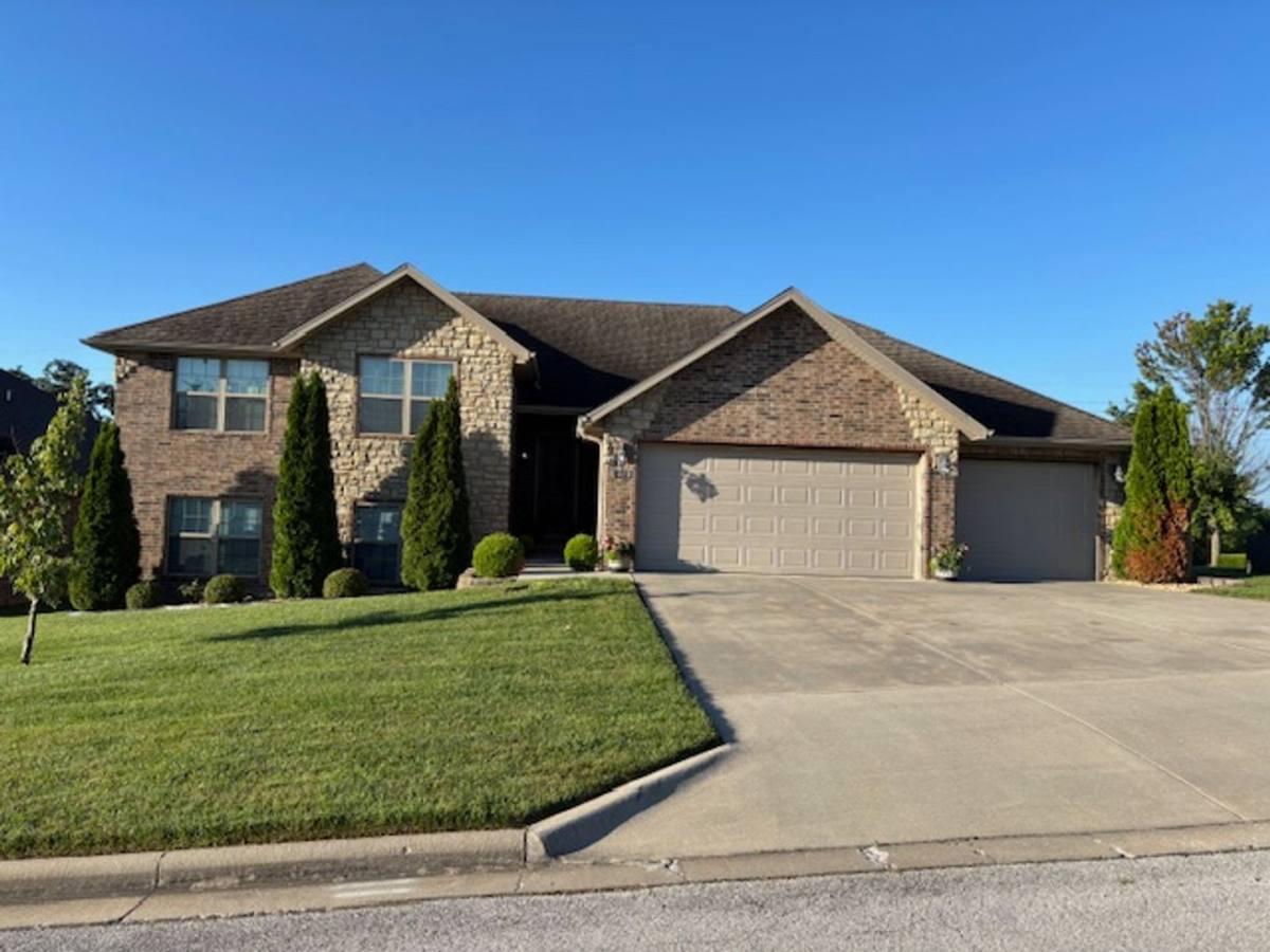 House for rent at 856 E Beechwood Rd, Nixa, MO 65714