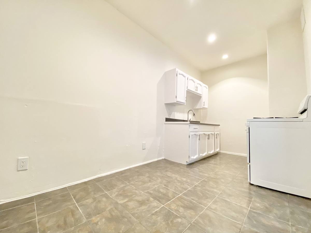 Apartment for rent at 1516 S Wilton Place #114A, Los Angeles, CA 90019
