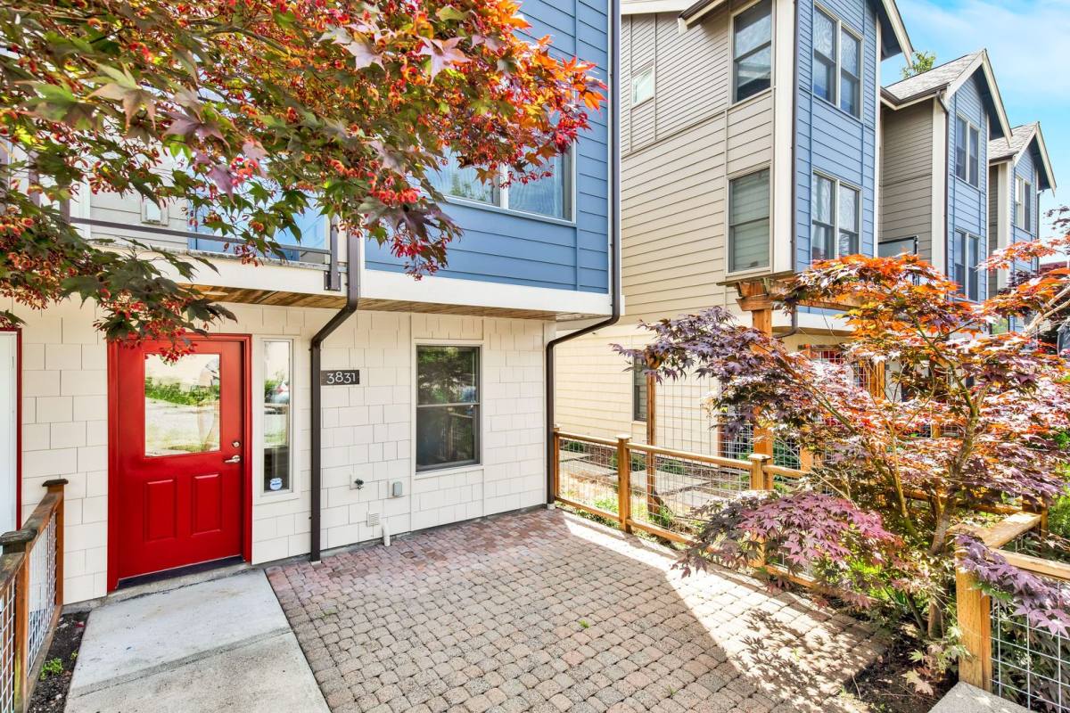 Townhouse for rent at 3831 S Angeline St, Seattle, WA 98118
