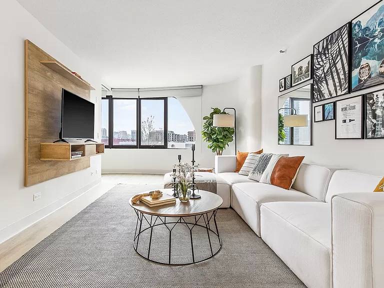 Apartment for rent at 800 S Wells St, Chicago, IL 60607