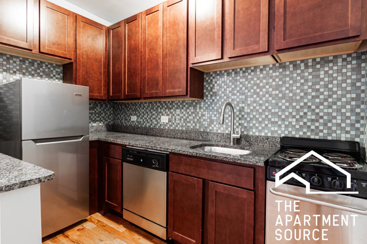 Apartment for rent at 635 W Barry Ave, Chicago, IL 60657