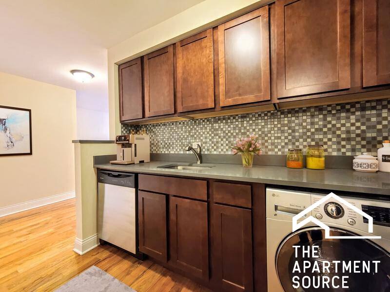 Apartment for rent at 555 W Arlington Place, Chicago, IL 60614