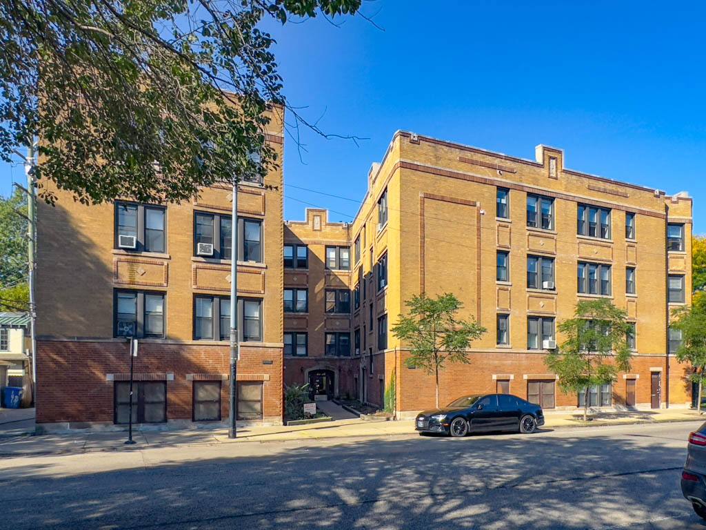 Apartment for rent at 4222 Clark #4, Chicago, IL 60613
