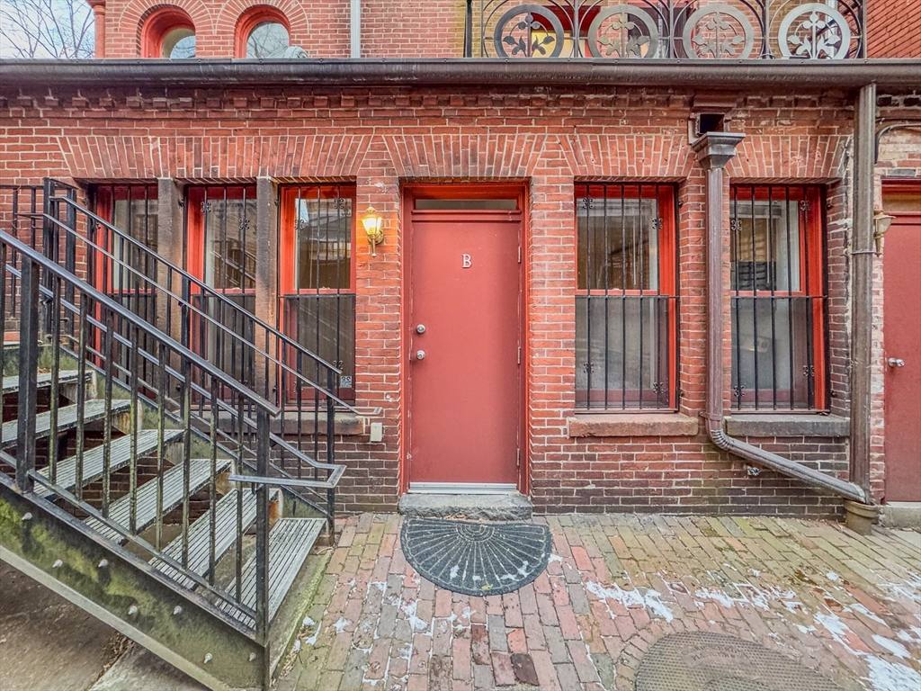 Apartment for rent at 195 Commonwealth Ave #1, Boston, MA 02116