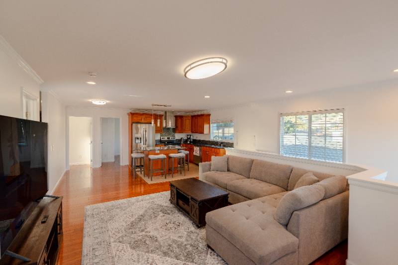 House for rent at 2240 Metcalf St #UPSTAIRS, Honolulu, HI 96822
