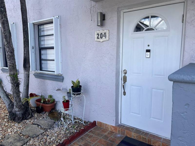 Townhouse for rent at 200 SW 113th Ave, Miami, FL 33174