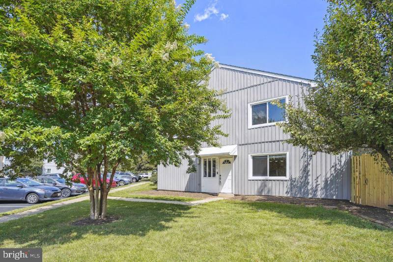 Townhouse for rent at 1009 Saber Lane, Herndon, VA 20170