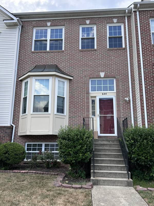 Townhouse for rent at 644 Springhouse Square SE, Leesburg, VA 20175
