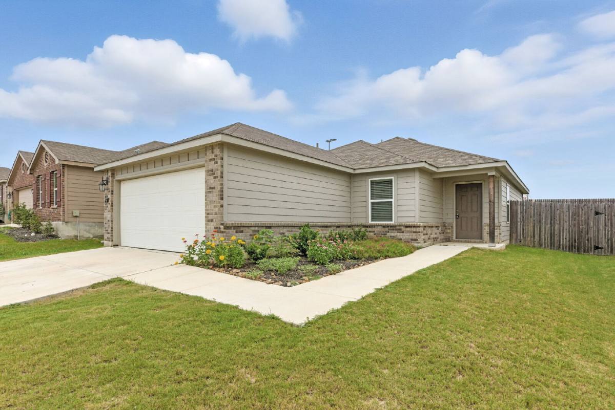 House for rent at 737 Peak Place, Seguin, TX 78155
