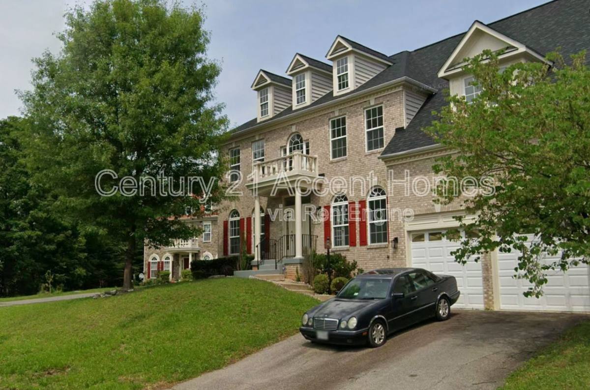Apartment for rent at 2983 Akron St, Woodbridge, VA 22193