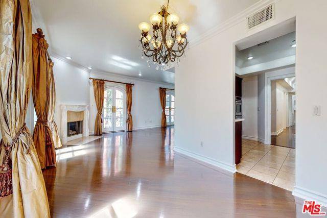 353 S Reeves Dr #302, Beverly Hills, CA 90212