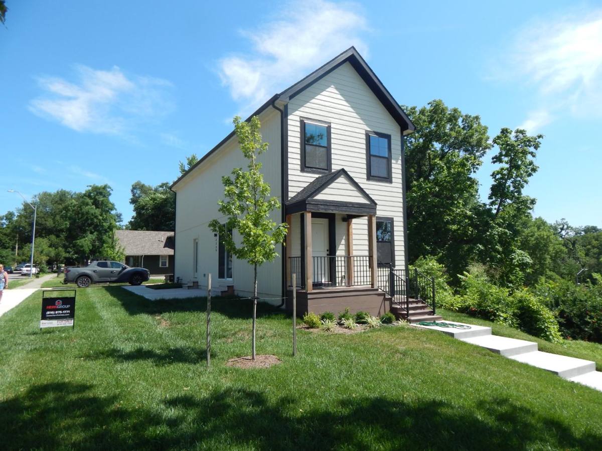 House for rent at 4339 Virginia Ave, Kansas City, MO 64110