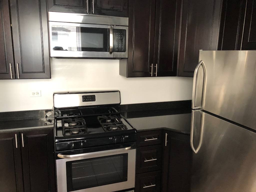Apartment for rent at 1714 Albion #B1, Chicago, IL 60626