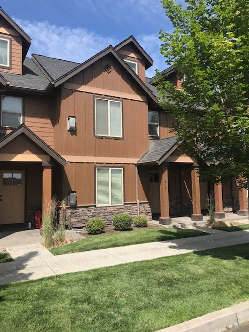 Townhouse for rent at 407 NW 25th St, Redmond, OR 97756
