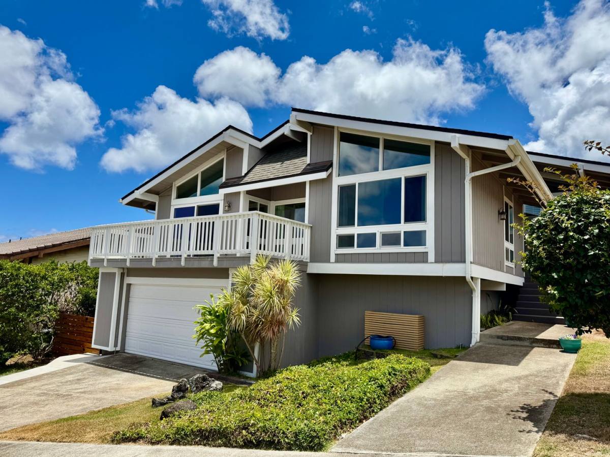 House for rent at 956 Kaluanui St, Honolulu, HI 96825