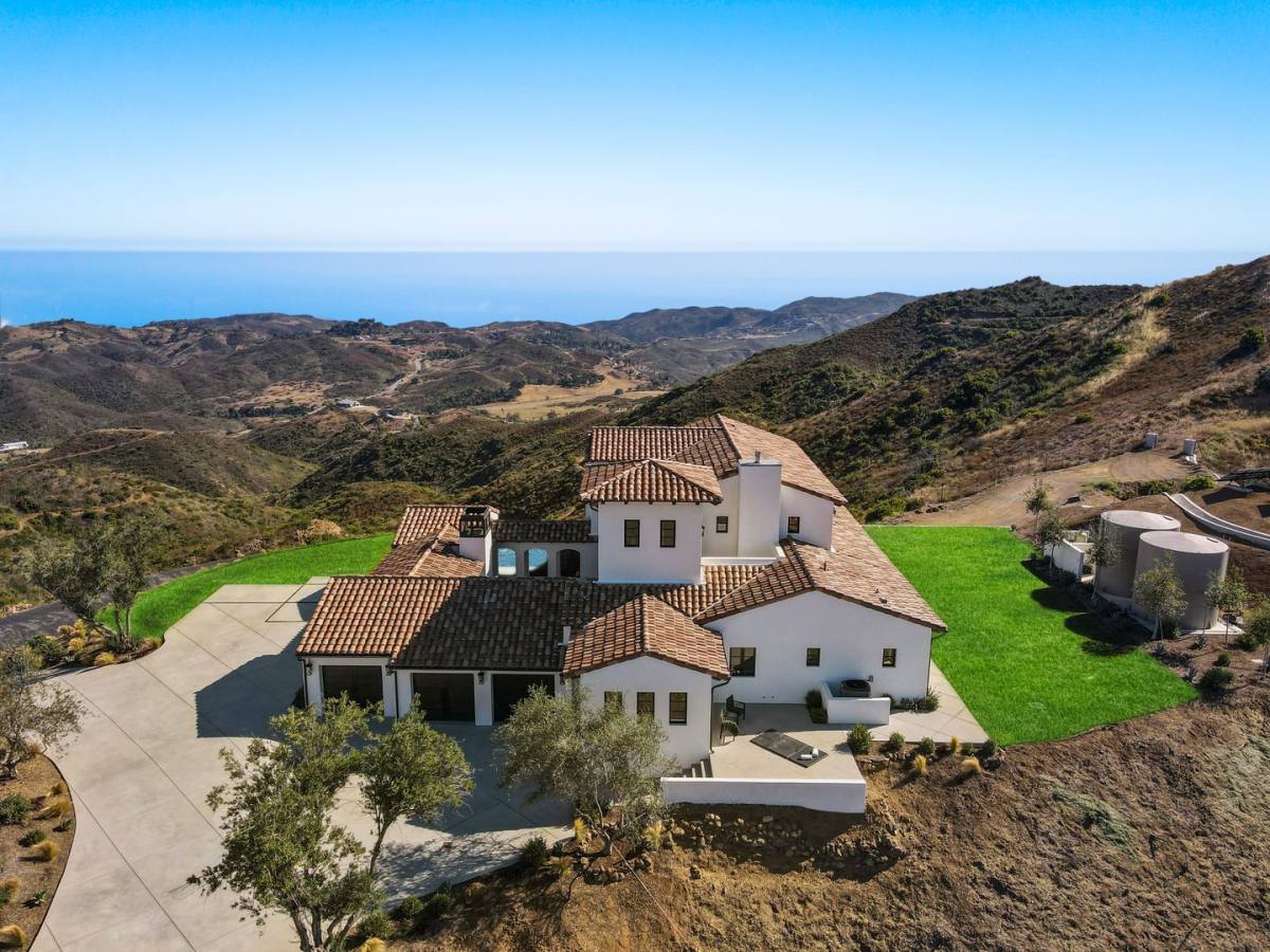 House for rent at 33065 Mulholland Highway, Malibu, CA 90265