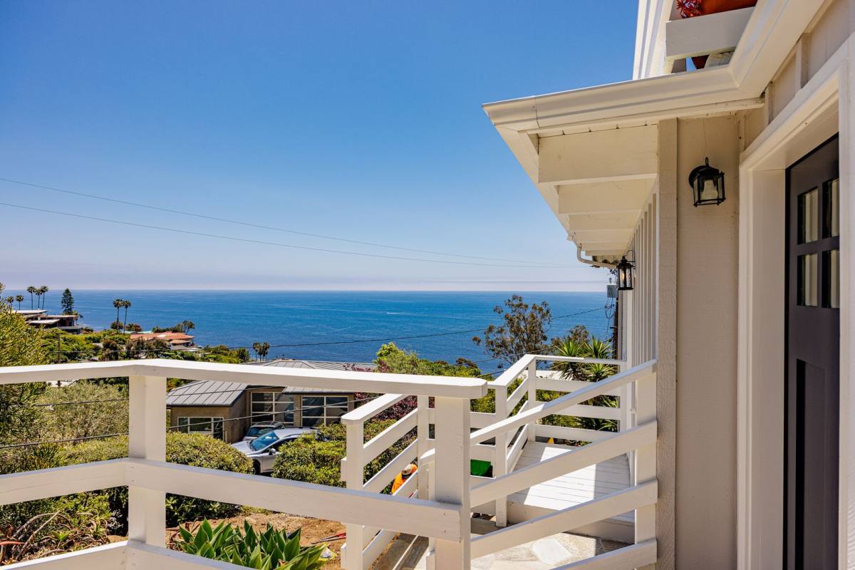 Apartment for rent at 2260 Crestview, Laguna Beach, CA 92651