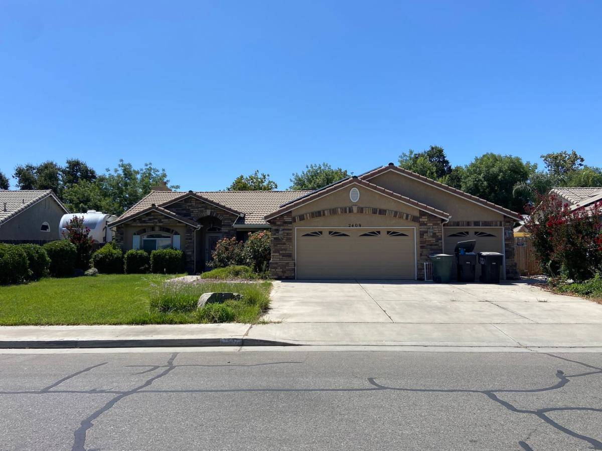 House for rent at 2409 N Linda Vista, Visalia, CA 93291