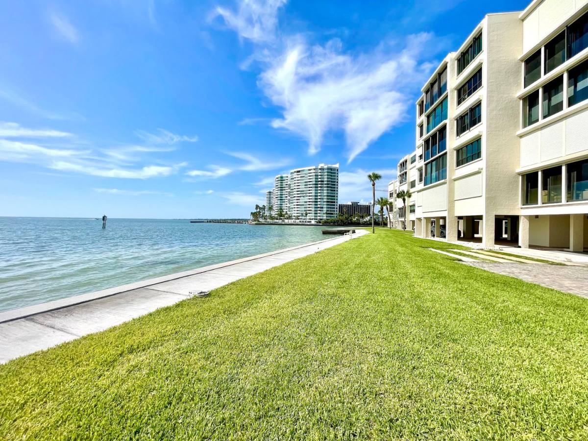 Apartment for rent at 97 Sunset Dr Ph 1 Bld A, Sarasota, FL 34236