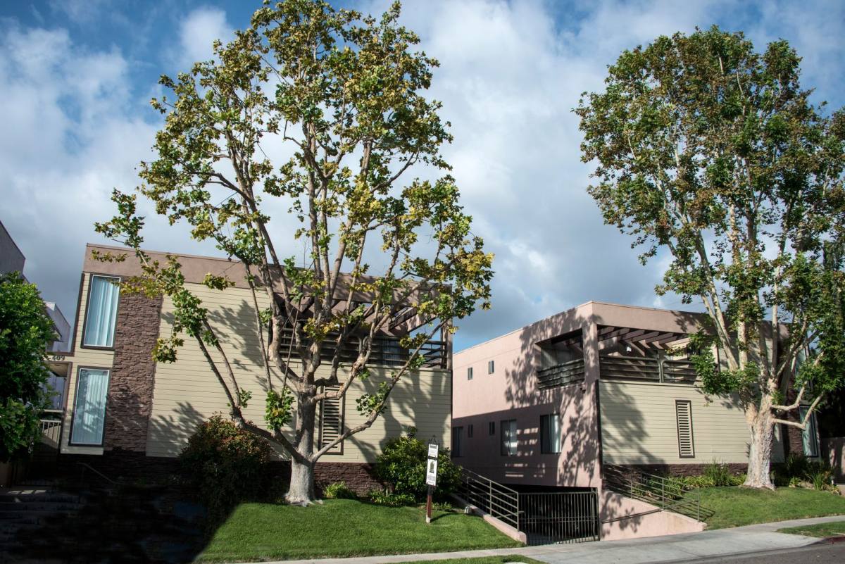 Apartment for rent at 407-409 W Lexington Dr, Glendale, CA 91203