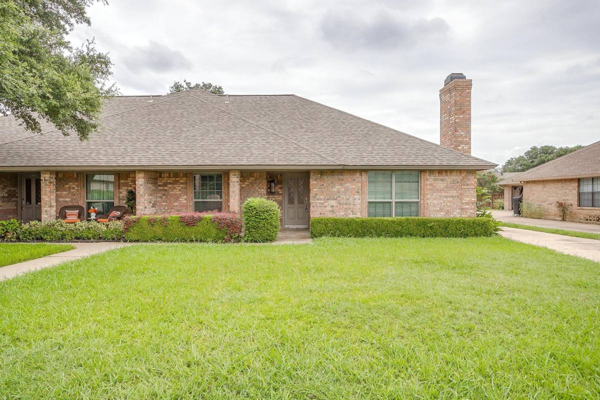 Apartment for rent at 5709 Ridgerock Court, Fort Worth, TX 76132