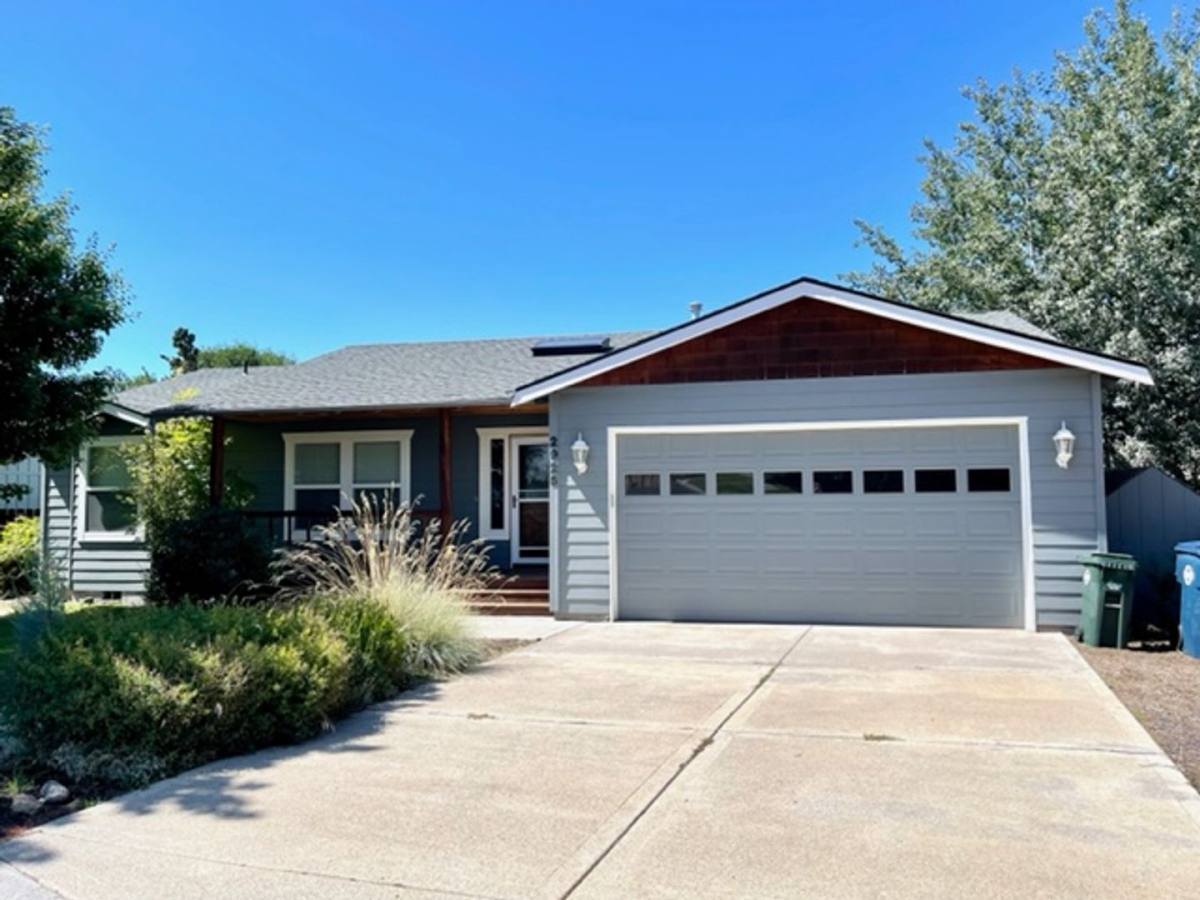 House for rent at 2925 NE Pinnacle Place, Bend, OR 97701