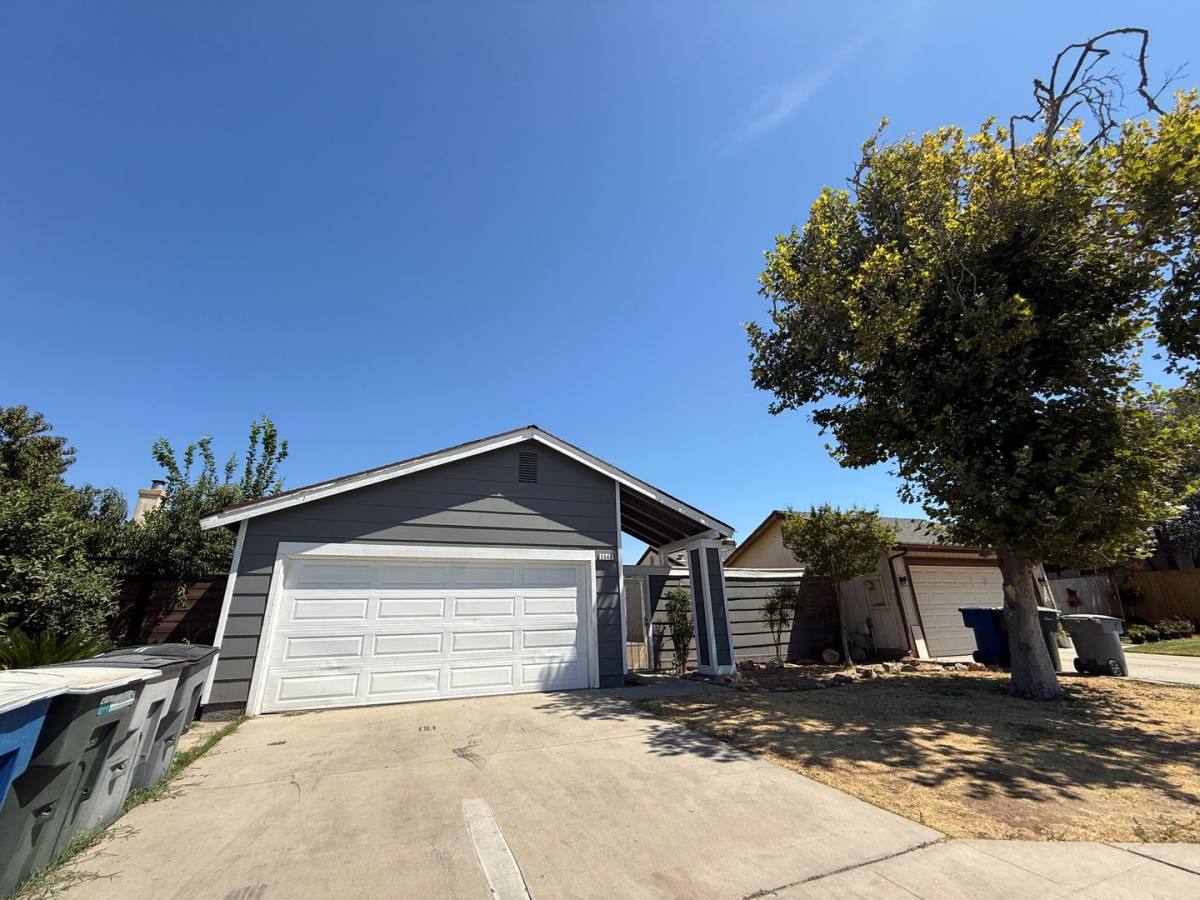 House for rent at 3542 W Michigan Ave, Fresno, CA 93722