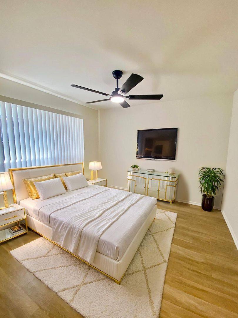 Apartment for rent at 144 S Westmoreland Ave, Los Angeles, CA 90004